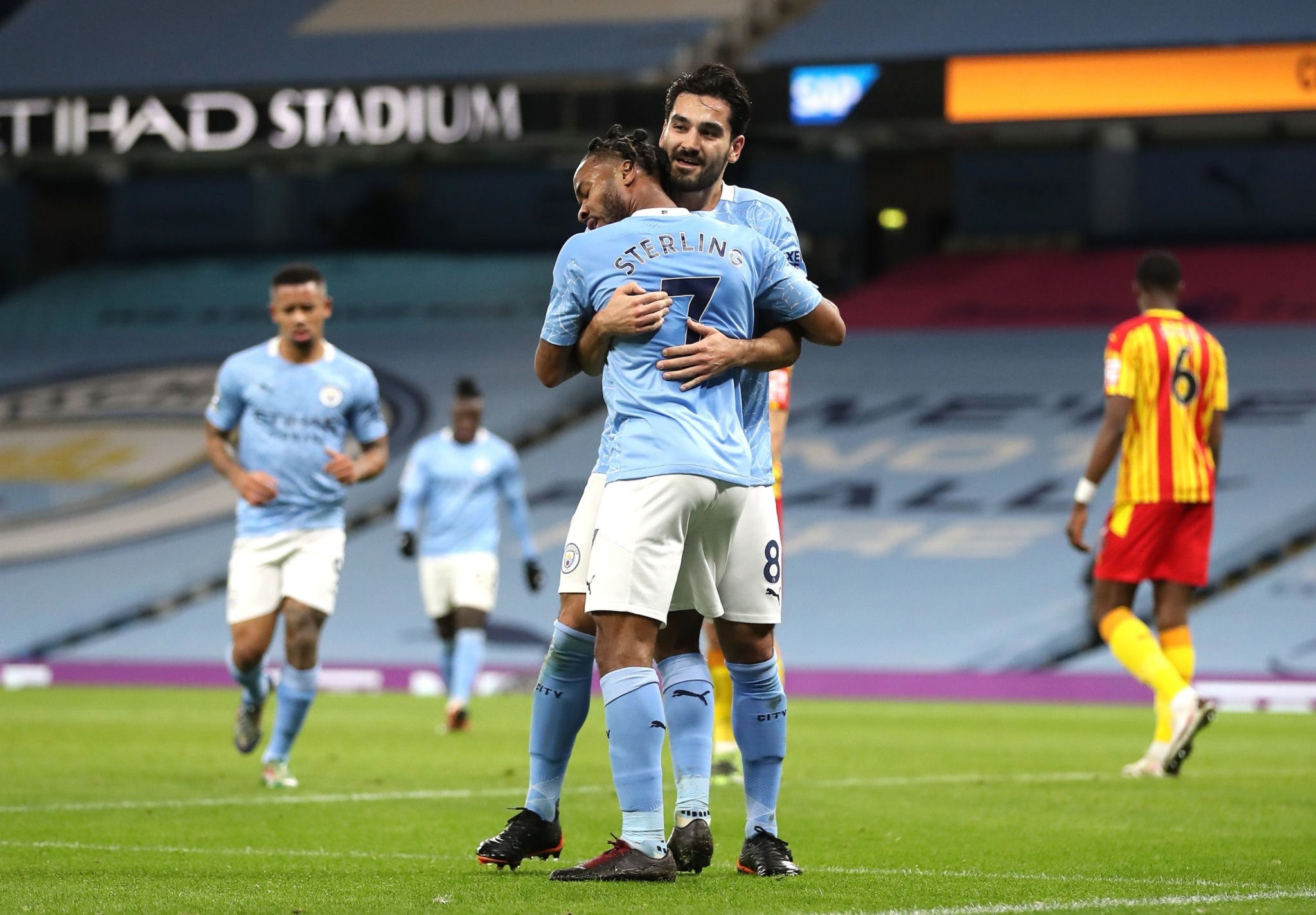 目因其惊险 目因其惊险